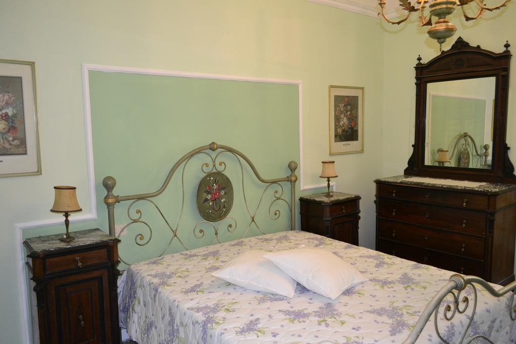 Corte Palazzo Picedi Benettini Bed & Breakfast Sarzana Bilik gambar